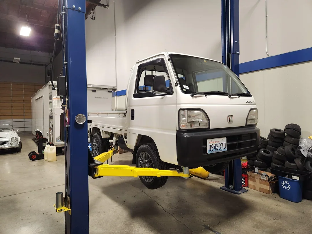 honda-acty-ha4-on-a-2-post-lift-v0-x88bdm9y9b6c1